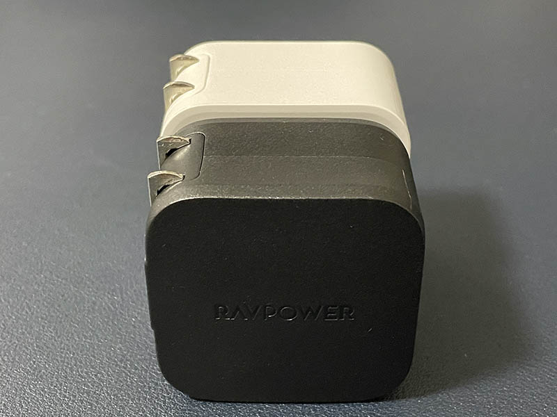 RAVPowerの充電器高さ比較