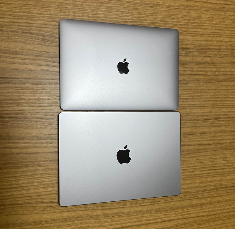 新旧MacBook Proのサイズ比較