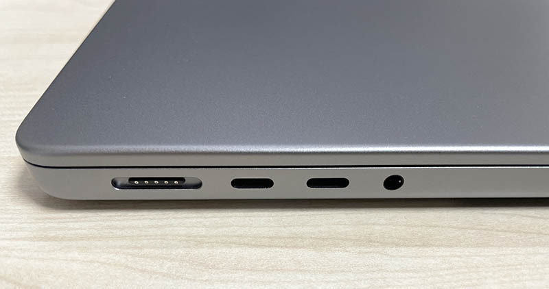 新型MacBook Proの左側のポート
