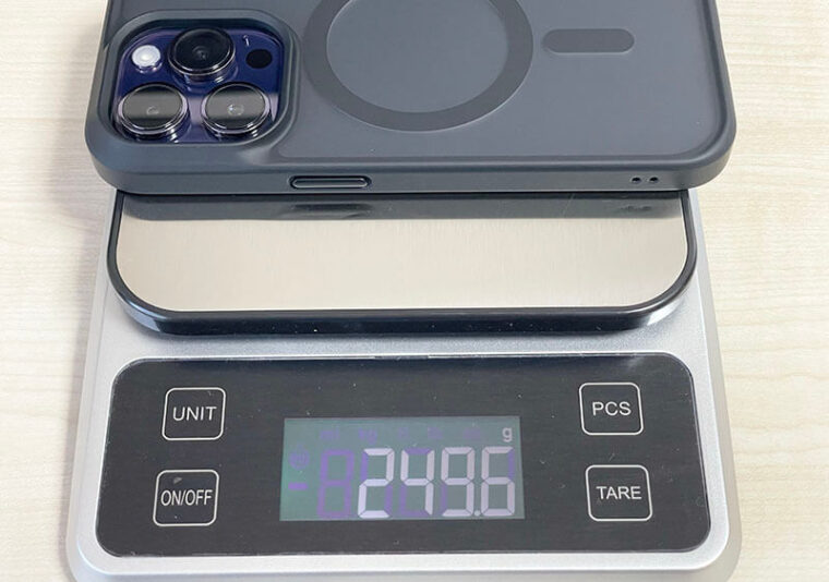 TORRASのケースをiPhone 14 Proに装着したときの重さ