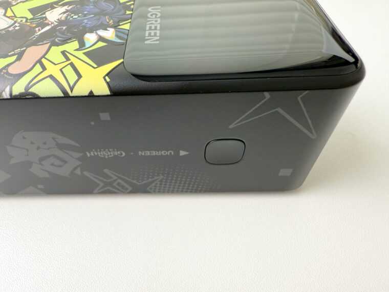 UGREEN 原神モデル モバイルバッテリーのボタン