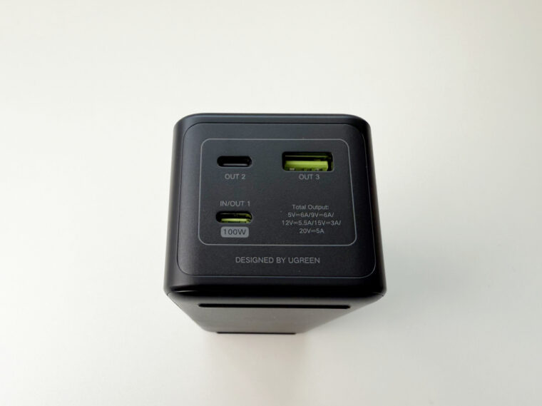 UGREEN 原神モデル モバイルバッテリーの充電ポート