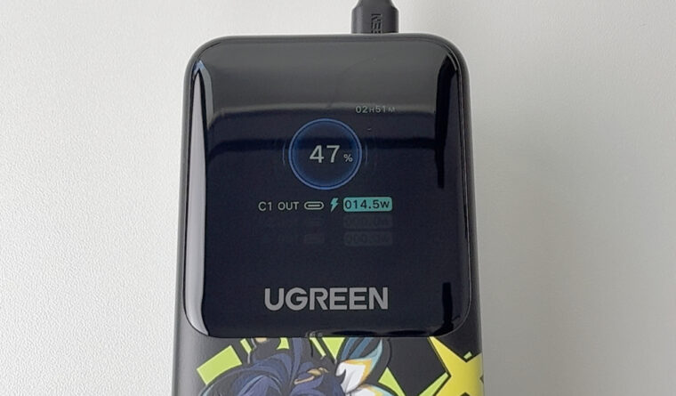 UGREEN 原神モデル モバイルバッテリーの充電中の画面