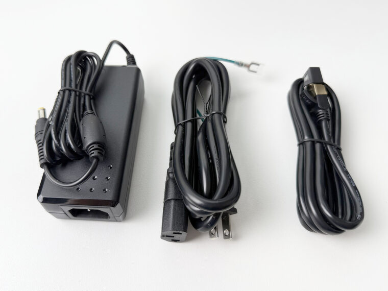 UGREEN NASync DXP2800の付属品